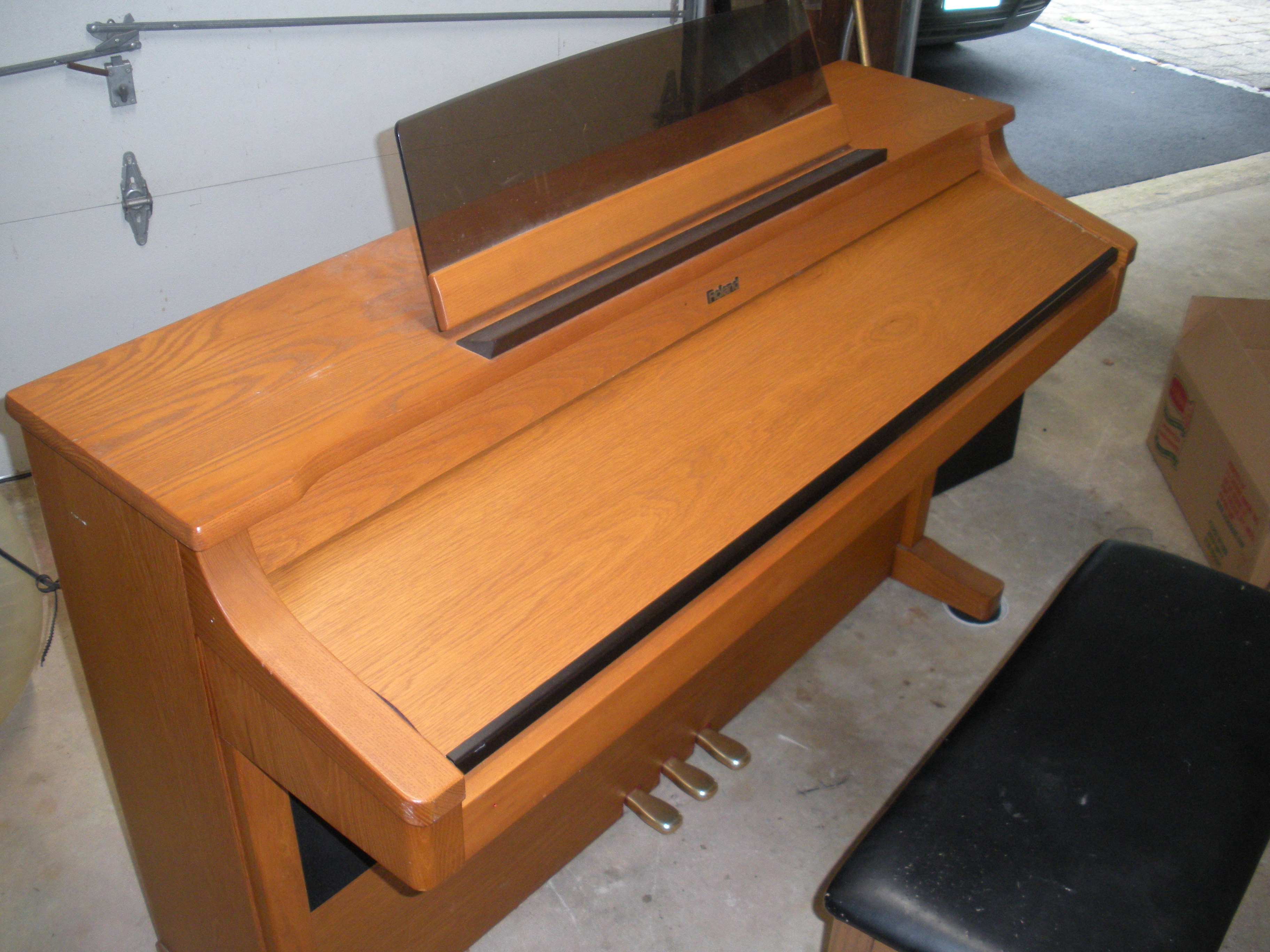 Roland KR-770