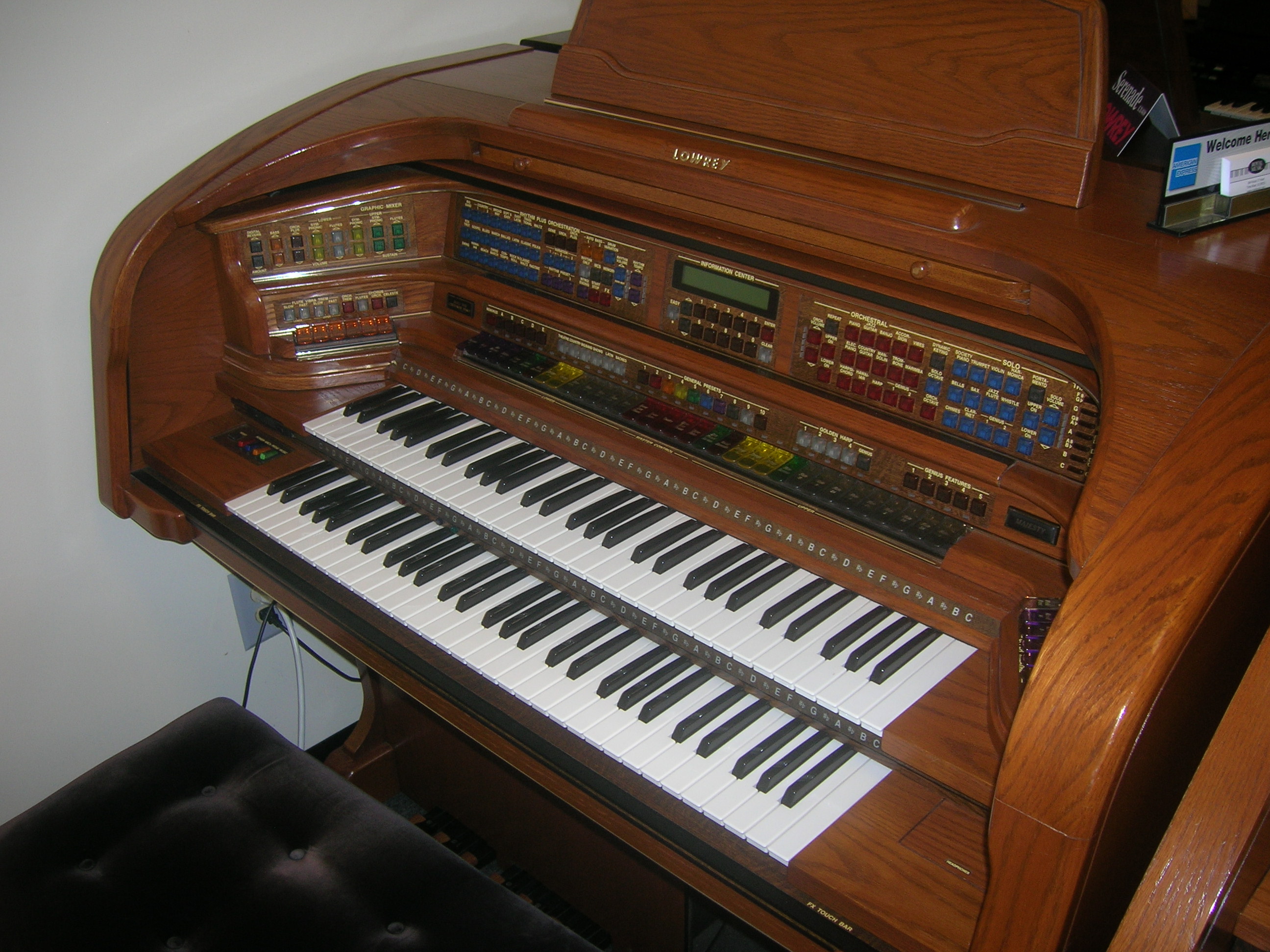 Lowrey Majesty LX-510